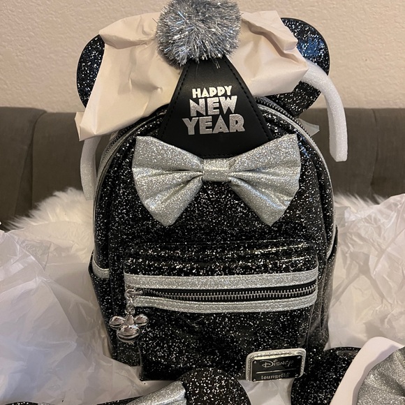 Loungefly Minnie Mouse Glitter Happy New Year Mini Backpack & Wallet - Picture 2 of 9